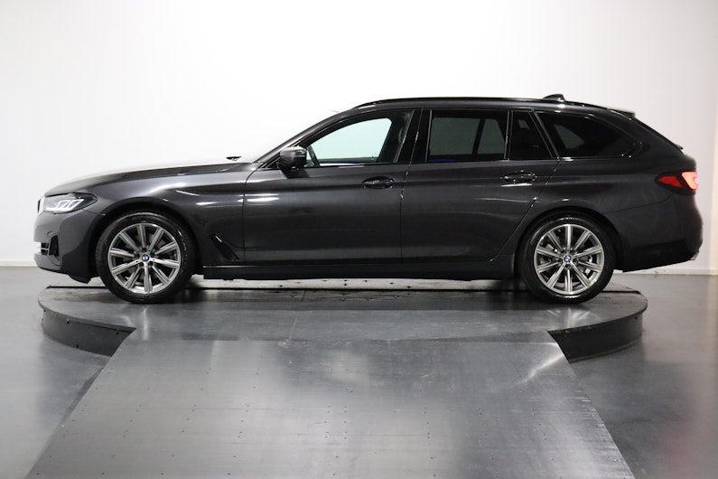 Vehicle image BMW 5 SERIES
