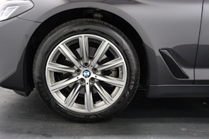 Vehicle image BMW 520d xDrive paddles Touring
