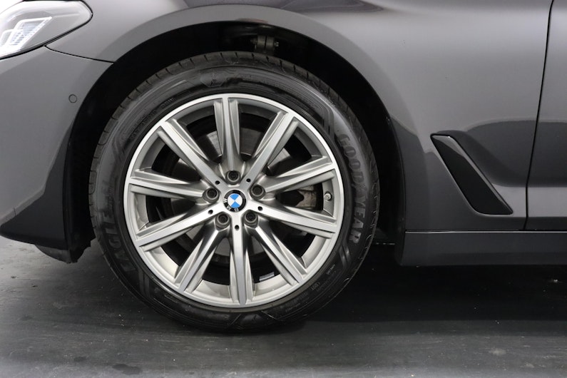 Vehicle image BMW 5 SERIES