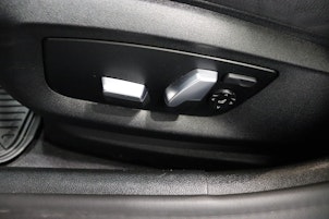 Vehicle image BMW 520d xDrive paddles Touring