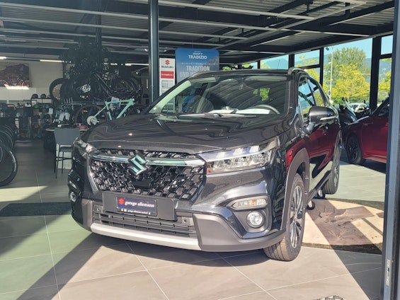 First vehicle image