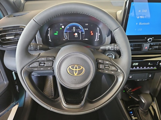 Vehicle image 10