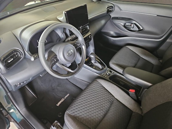 Vehicle image 6