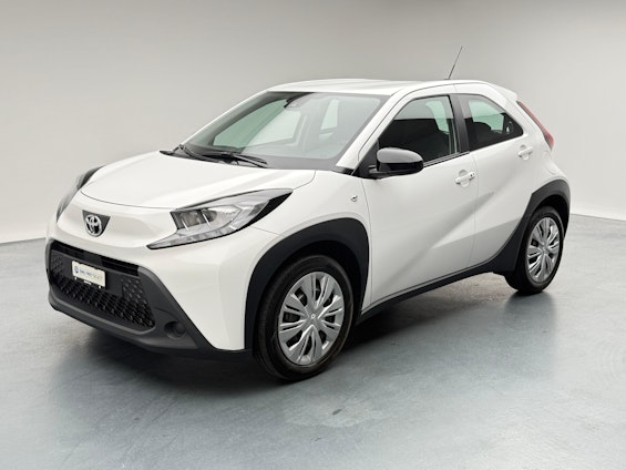 First vehicle image