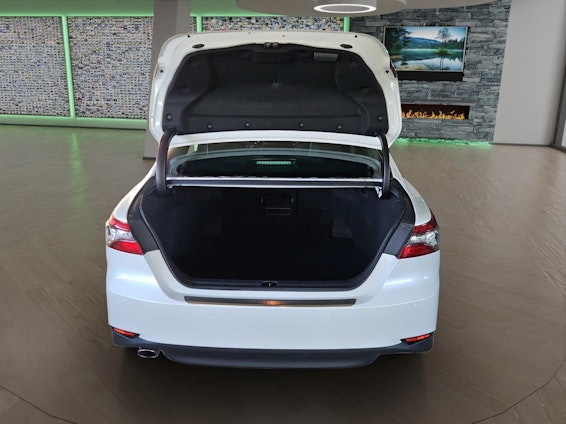 Vehicle image 21