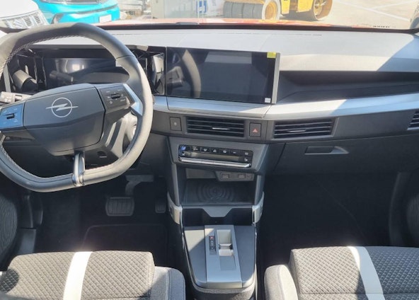 Vehicle image 19 Vehicle image 19