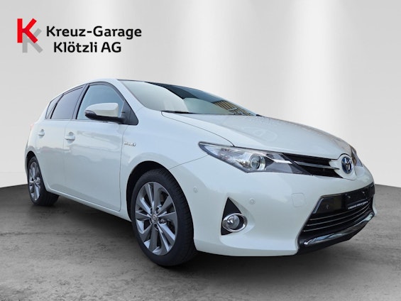 First vehicle image