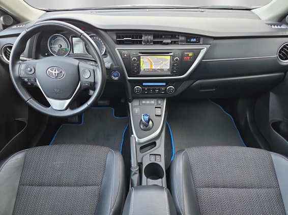 Vehicle image 12
