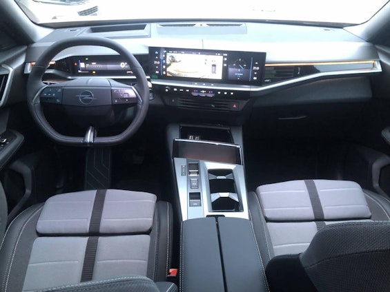 Vehicle image 18 Vehicle image 18