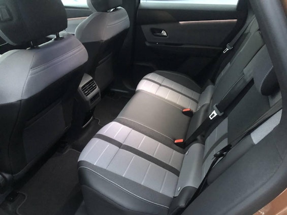 Vehicle image 6 Vehicle image 6