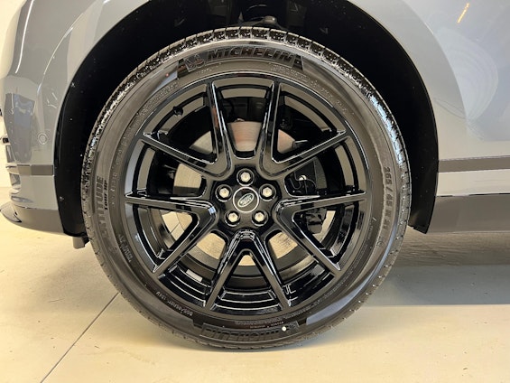 Vehicle image 10 Vehicle image 10