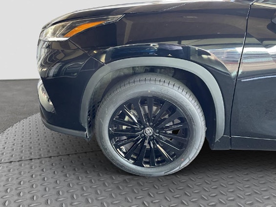 Vehicle image 8 Vehicle image 8