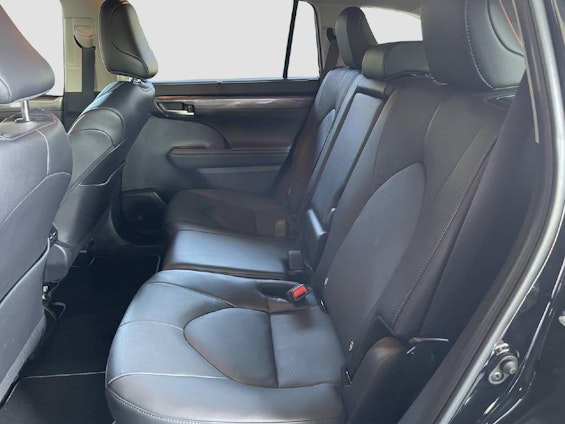 Vehicle image 13 Vehicle image 13