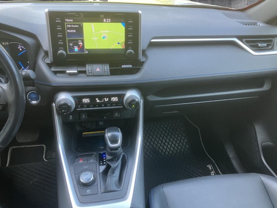Vehicle image 8