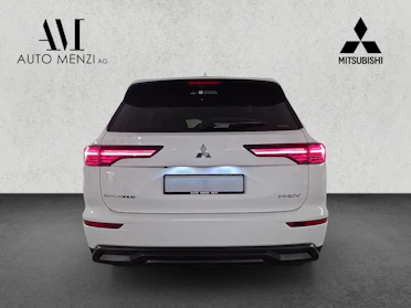 MITSUBISHI OUTLANDER 4