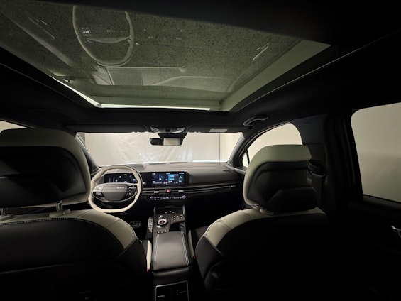 Vehicle image 8 Vehicle image 8