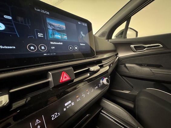 Vehicle image 18 Vehicle image 18