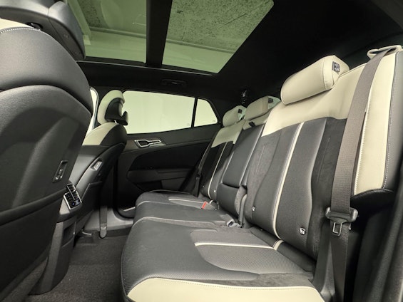 Vehicle image 6 Vehicle image 6