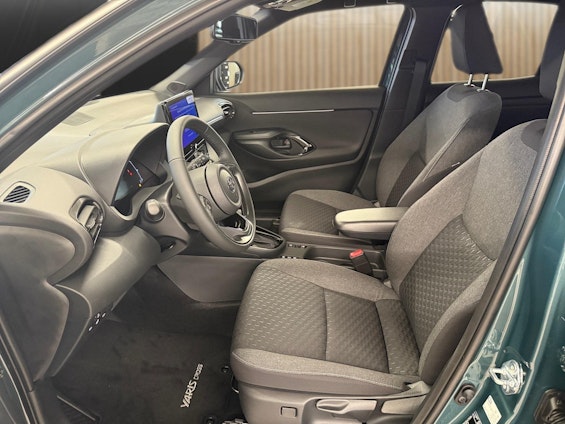 Vehicle image 11