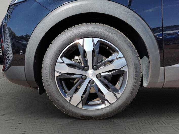 Vehicle image PEUGEOT 5008