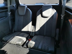 Vehicle image PEUGEOT 5008 1.5 BlueHDi GT Pack