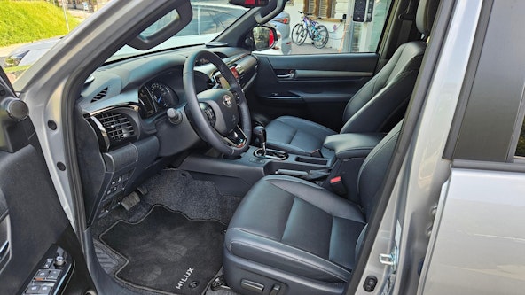 Vehicle image 6