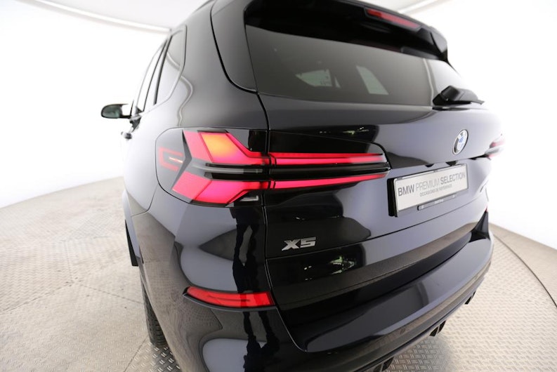 Vehicle image BMW X5