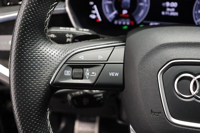 Vehicle image AUDI Q3