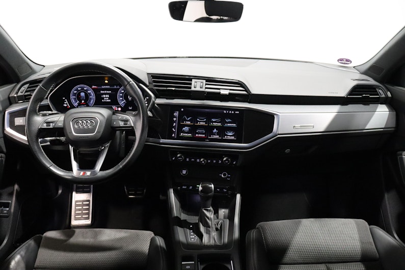 Vehicle image AUDI Q3