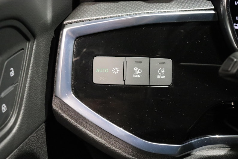 Vehicle image AUDI Q3