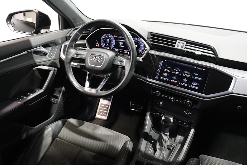 Vehicle image AUDI Q3
