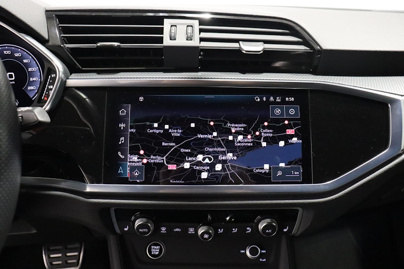 Vehicle image AUDI Q3