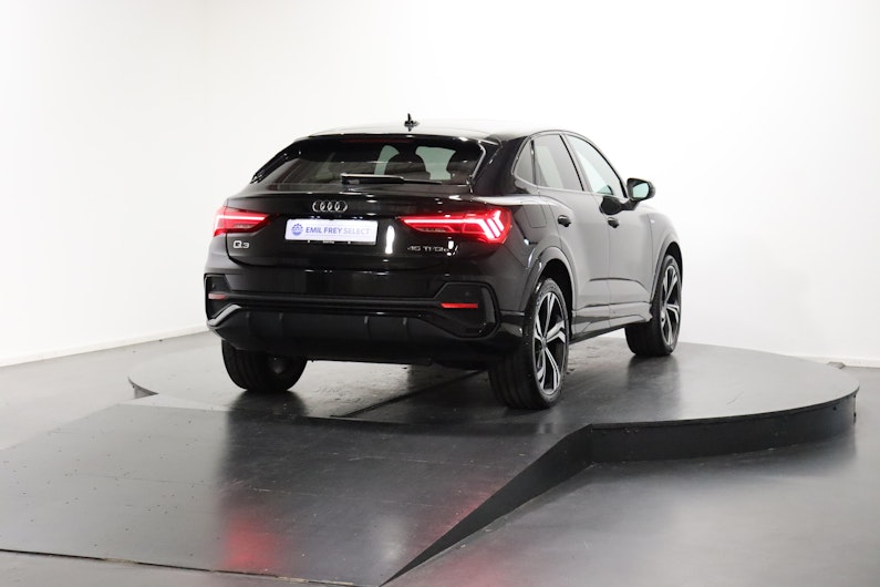 Vehicle image AUDI Q3