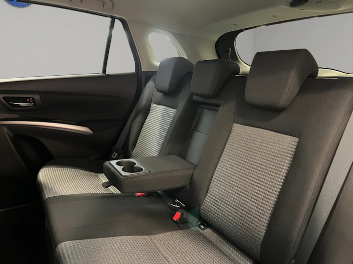 Fahrzeugbild SUZUKI S-CROSS