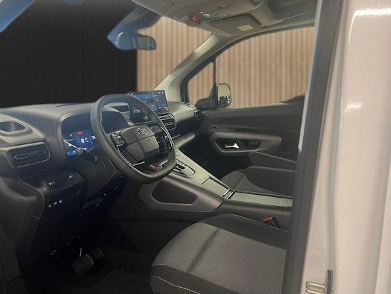 Vehicle image 10 Vehicle image 10