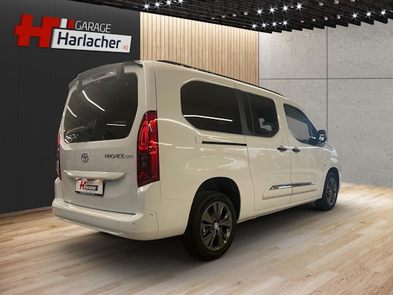 Vehicle image 4 Vehicle image 4