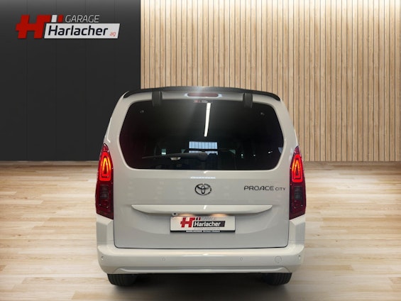 Vehicle image 19 Vehicle image 19