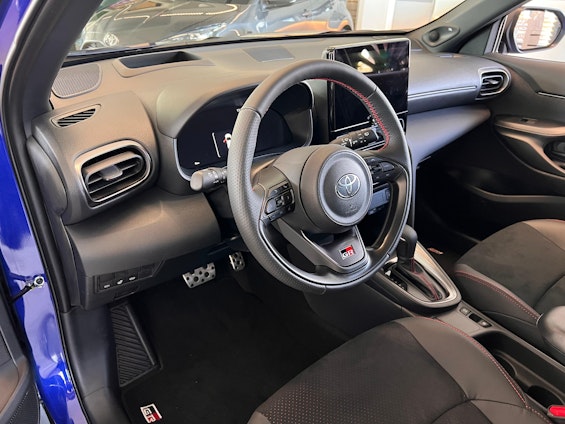 Vehicle image 7