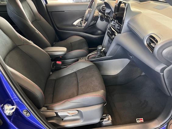Vehicle image 12