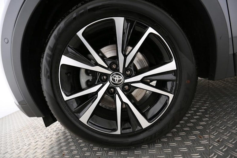 Vehicle image TOYOTA C-HR