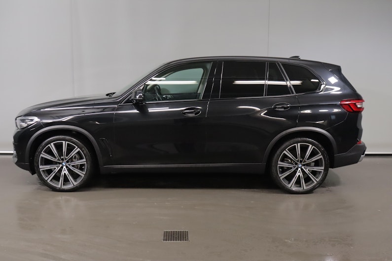 Vehicle image BMW X5