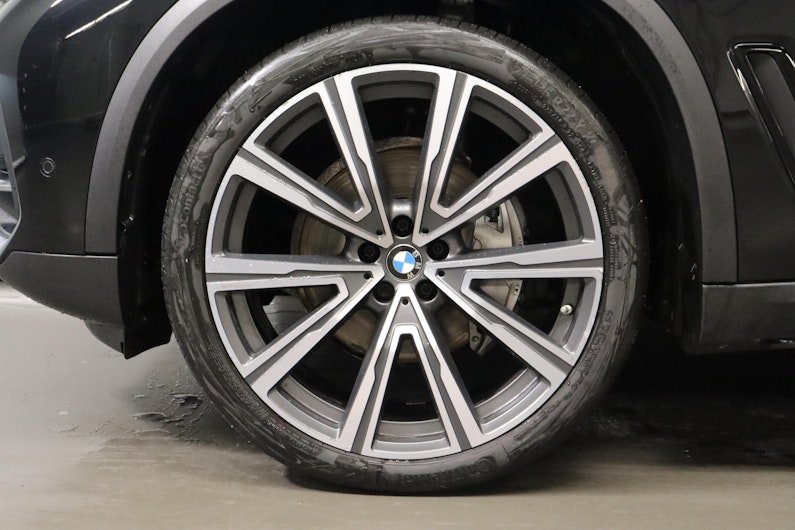 Vehicle image BMW X5