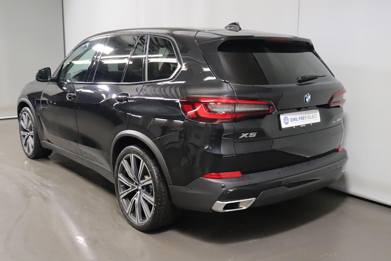 Vehicle image BMW X5