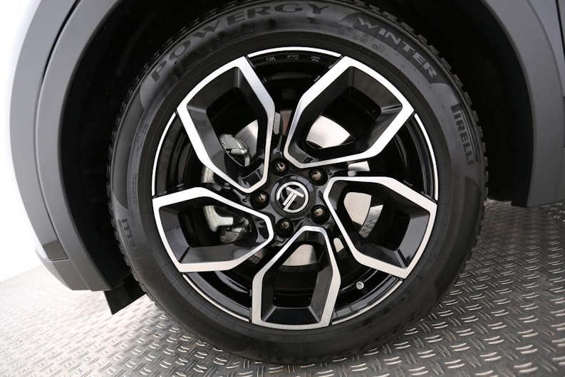 Vehicle image TOYOTA C-HR