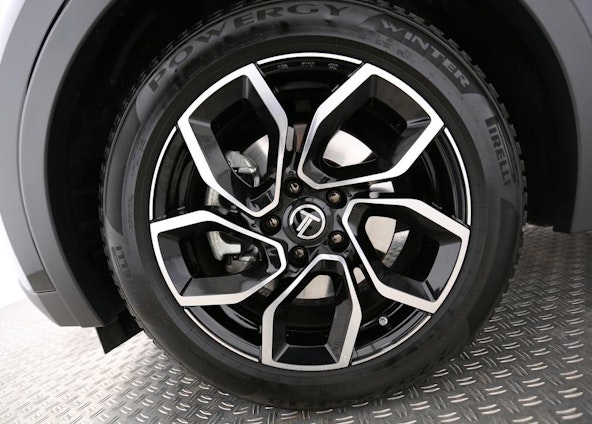 Vehicle image 8 Vehicle image 8