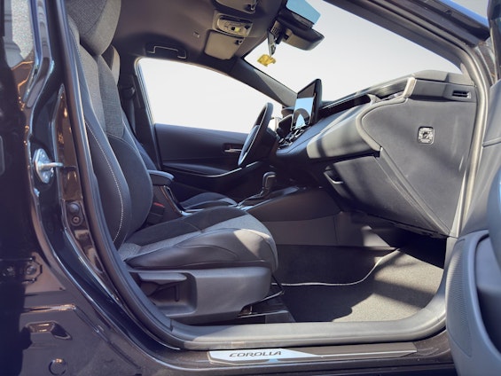 Vehicle image 15