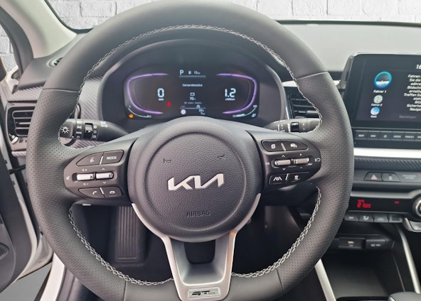 Vehicle image 4 Vehicle image 4