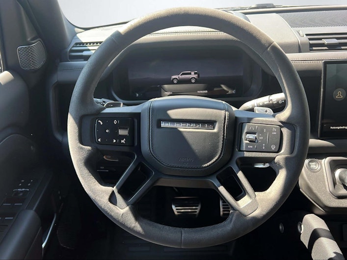 Vehicle image LAND ROVER DEFENDER