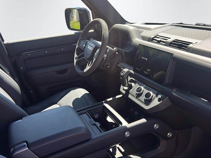 Vehicle image LAND ROVER DEFENDER