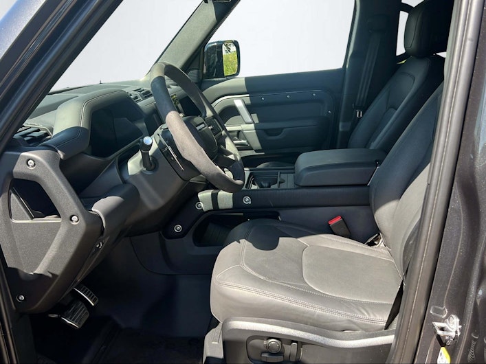 Vehicle image LAND ROVER DEFENDER